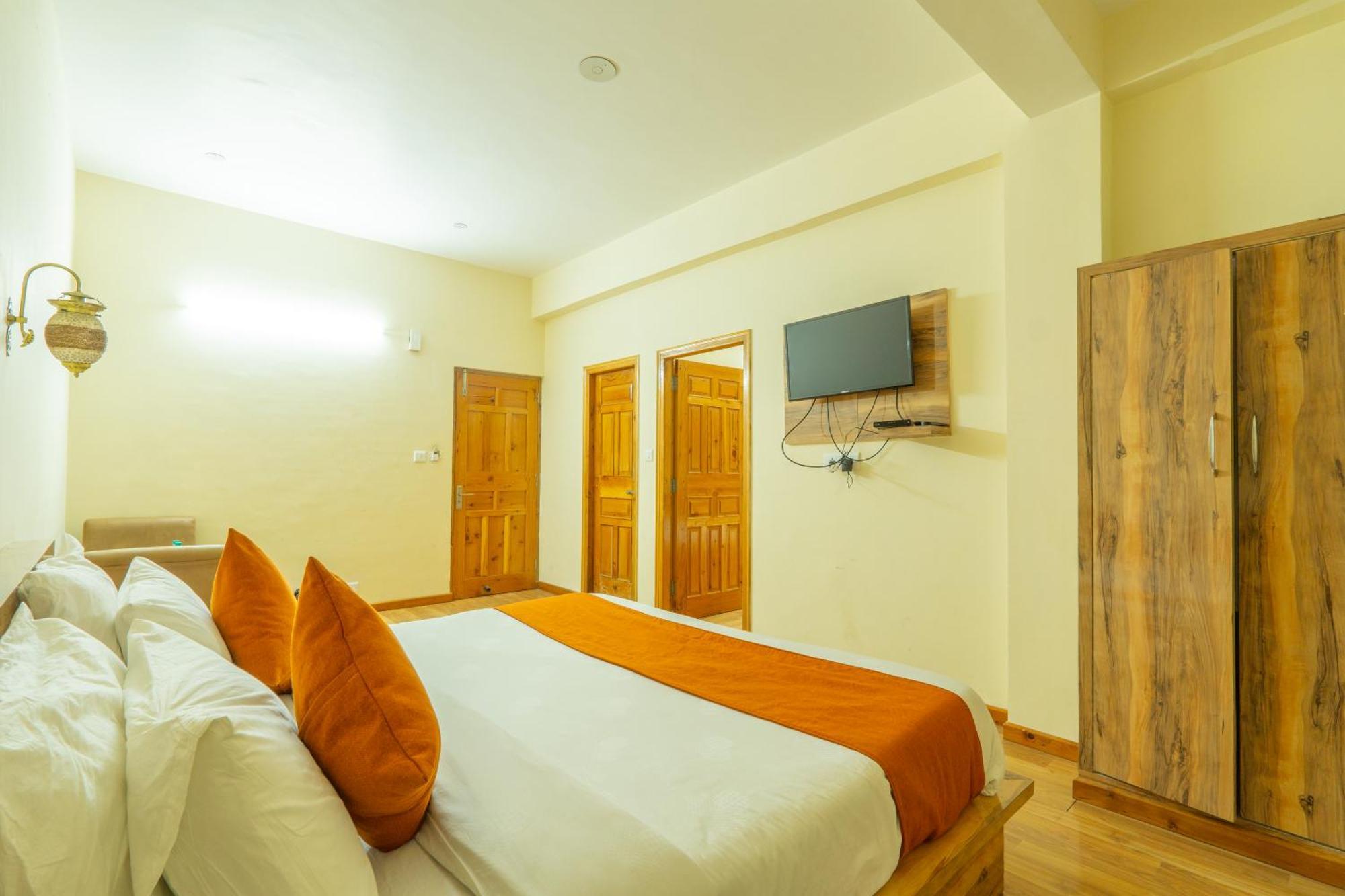 Hotel Rising Star Near To Mall Road #budgetfriendly #bigrooms #garden #bonfire #parking #forestview #mountainview