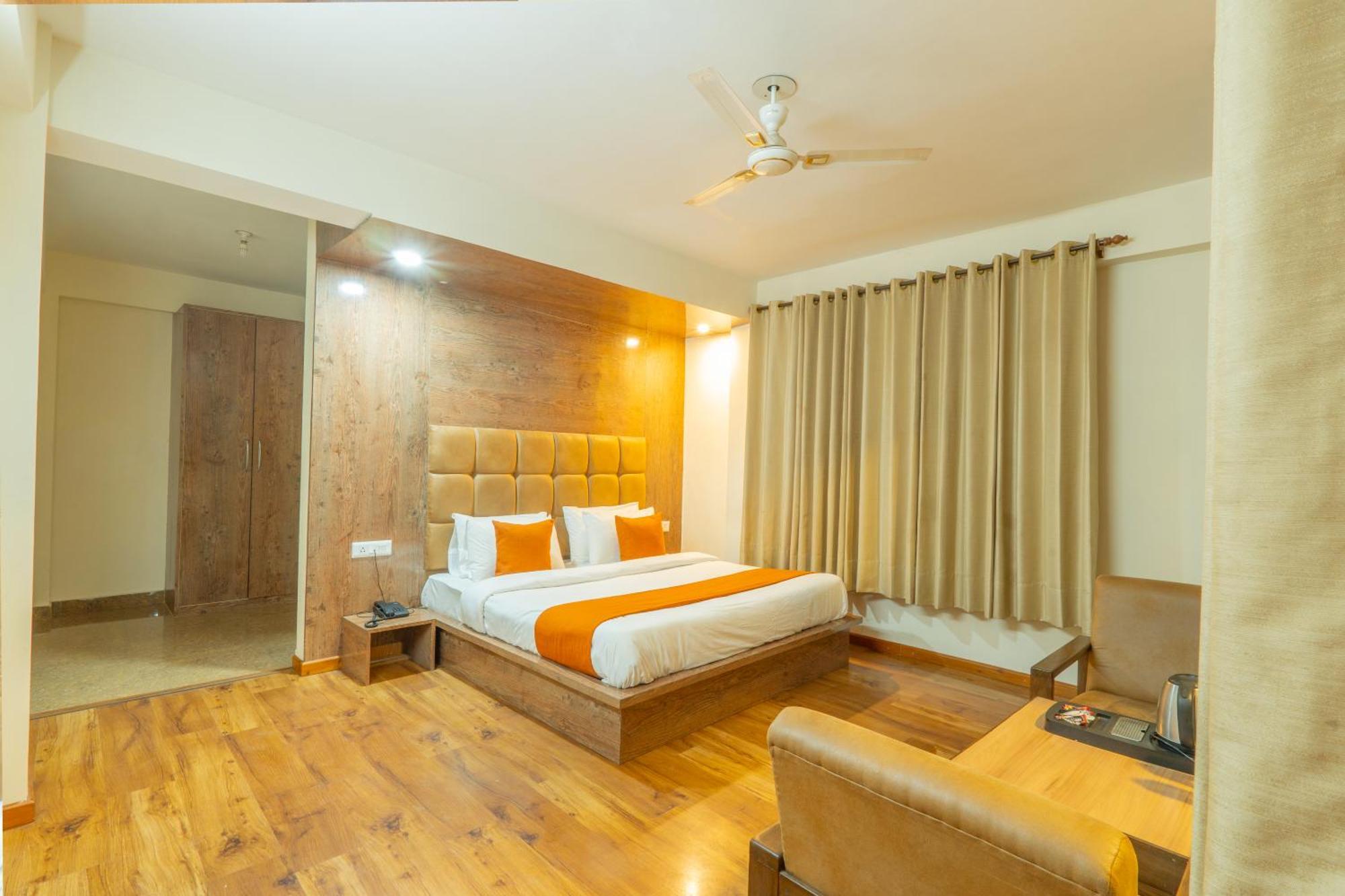 Rising Star Near To Mall Road #budgetfriendly #bigrooms #garden #bonfire #parking #forestview #mountainview Hotel Manali (Himachal Pradesh)